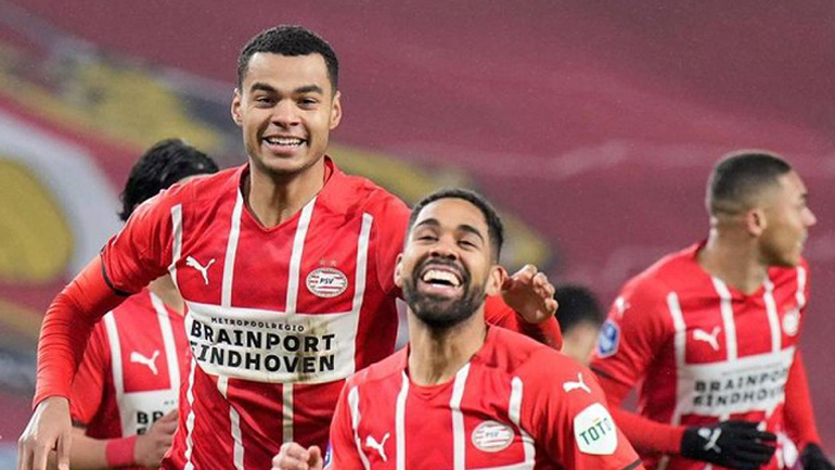 Ξανά μόνη στην κορυφή η Αϊντχόφεν